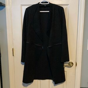 Venti6 women’s Large jacket with front zipper accent options. No pockets!